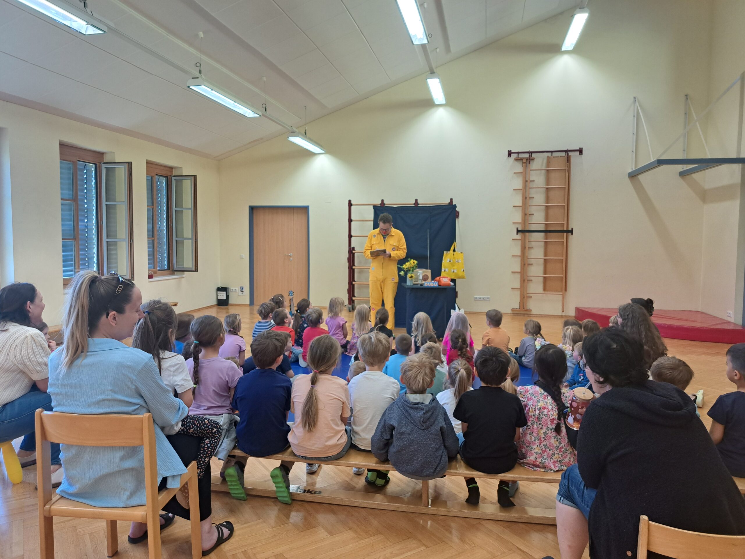 Dudu und die Bienen im Kindergarten Scharndorf