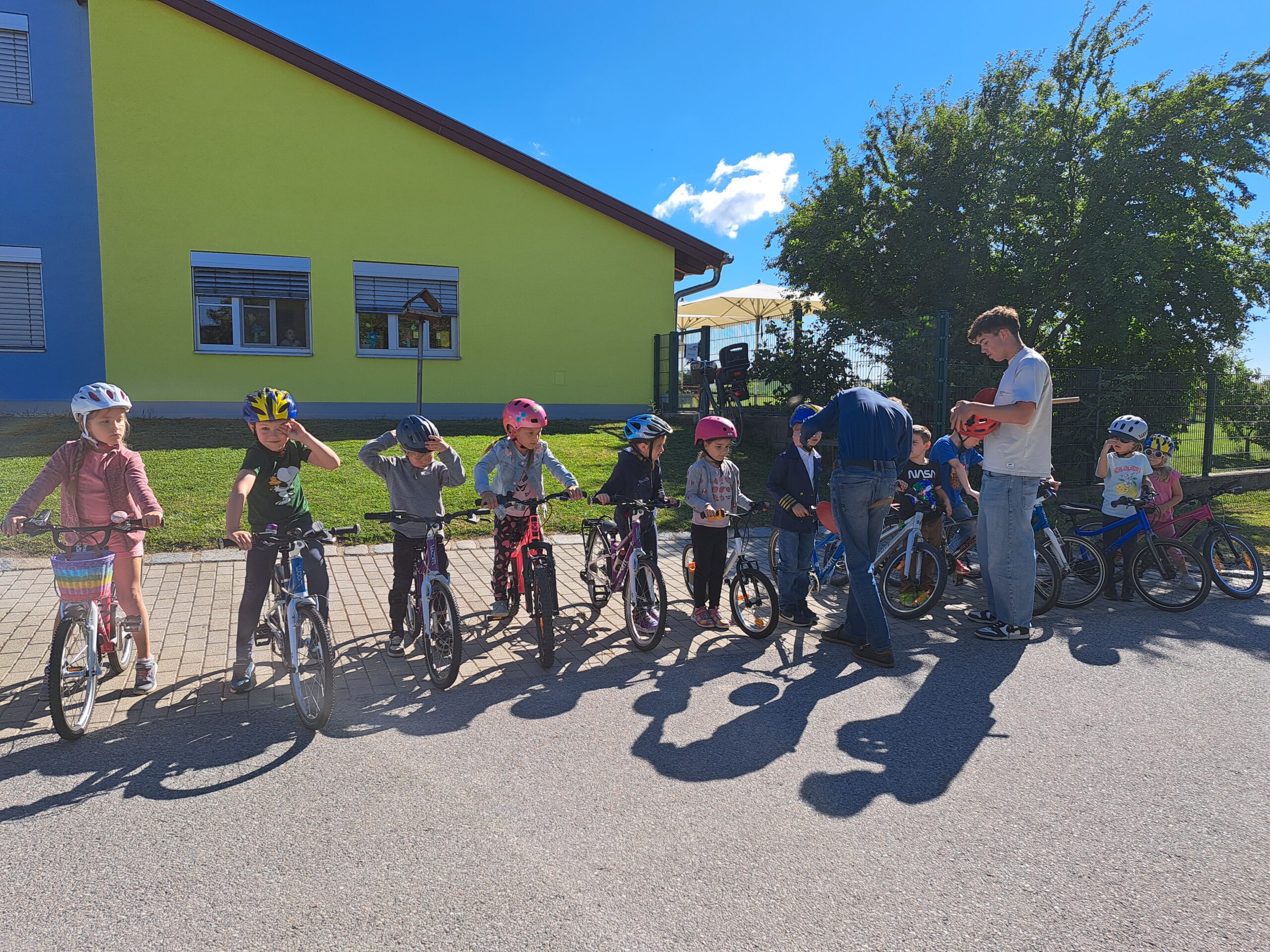 Fahrrad fahren leicht gemacht im Kindergarten Scharndorf